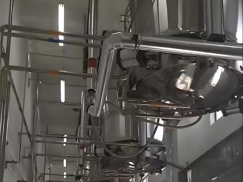 Một g&oacute;c xưởng chiết xuất v&agrave; c&ocirc; đặc của một c&ocirc;ng ty sản xuất dược phẩm